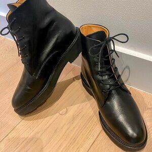 Dear Frances Park Boot Black 37.5 / 7.5, near-new condition!